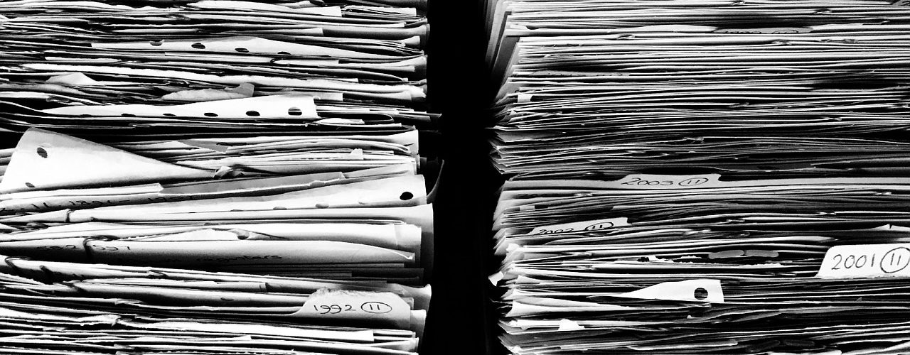 Stora höger med papper.